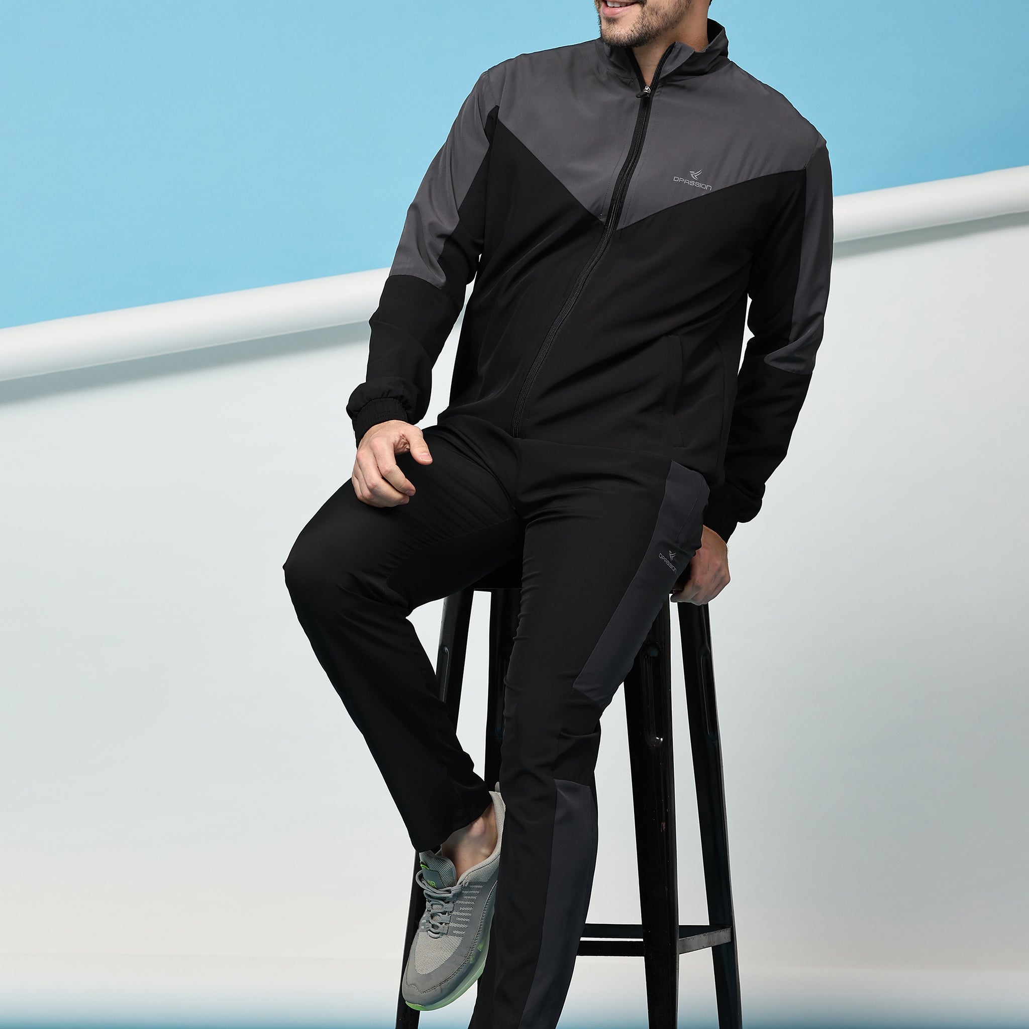 Men's Athletic Tracksuit with Breathable Mesh Lining